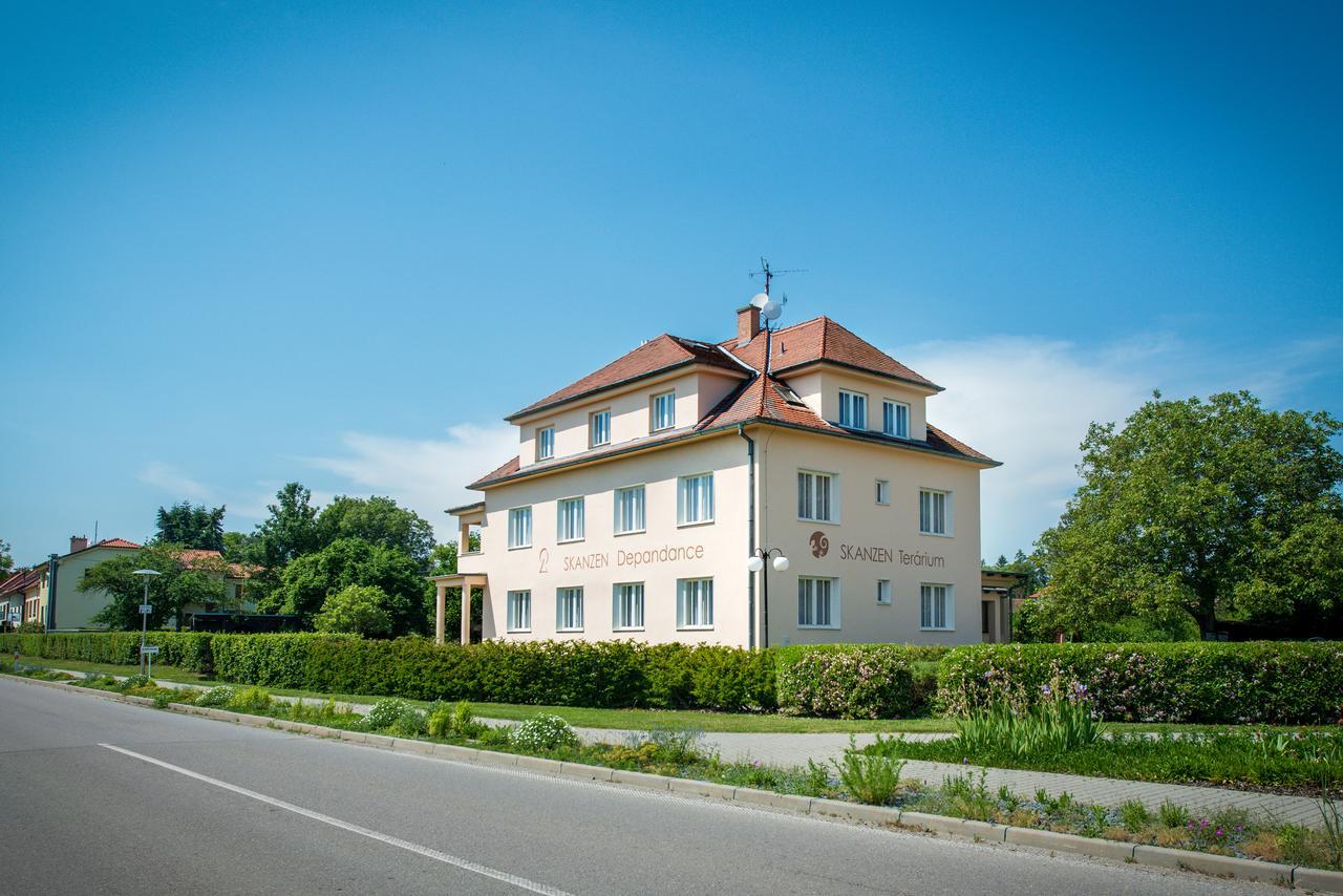 Hotel Skanzen Depandance Велеград Экстерьер фото